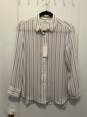 Uniqlo Striped Button-Up Blouse in White and Black